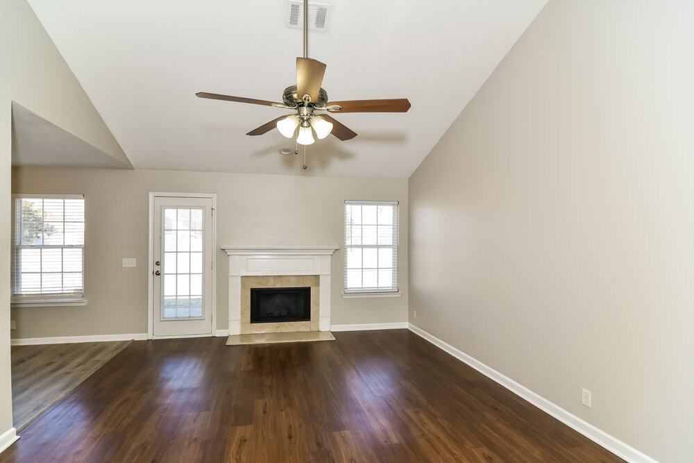 7045 S Hampton Blvd - Photo 4 of 17