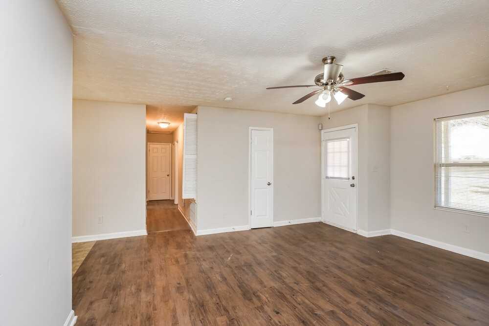 4964 Galbraith Cir - Photo 6 of 25