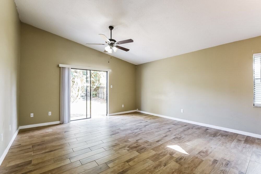 1345 Bridlebrook Dr - Photo 3 of 16