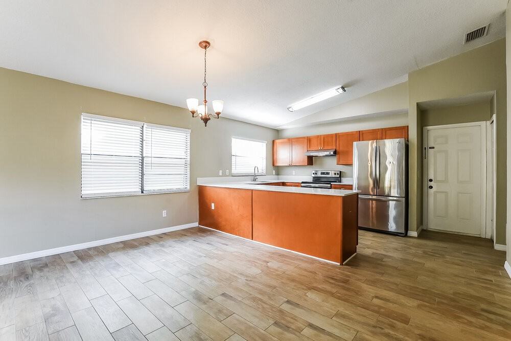 1345 Bridlebrook Dr - Photo 4 of 16