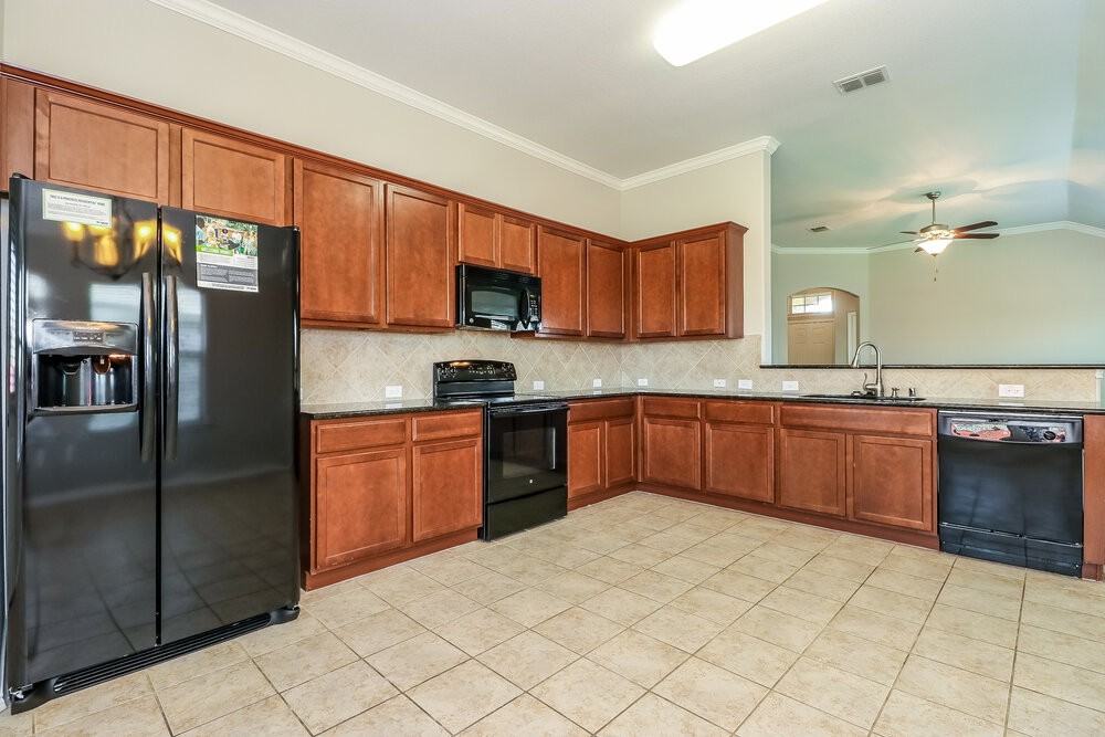 900 W Bend Blvd - Photo 5 of 15