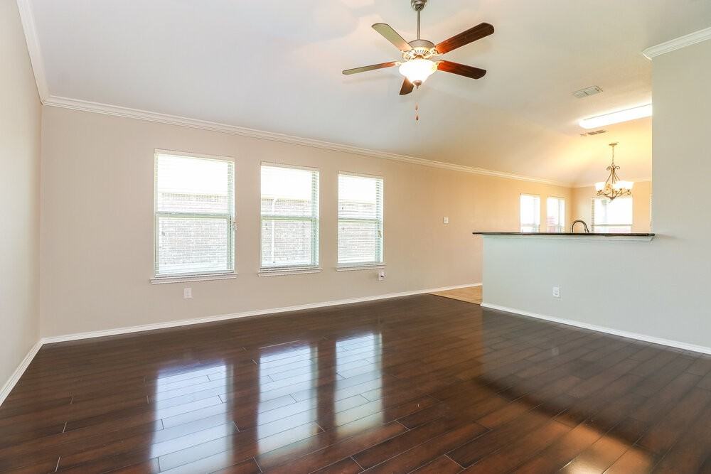 900 W Bend Blvd - Photo 7 of 15