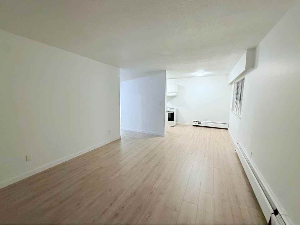 2121 Wall Street - Photo 2 of 6