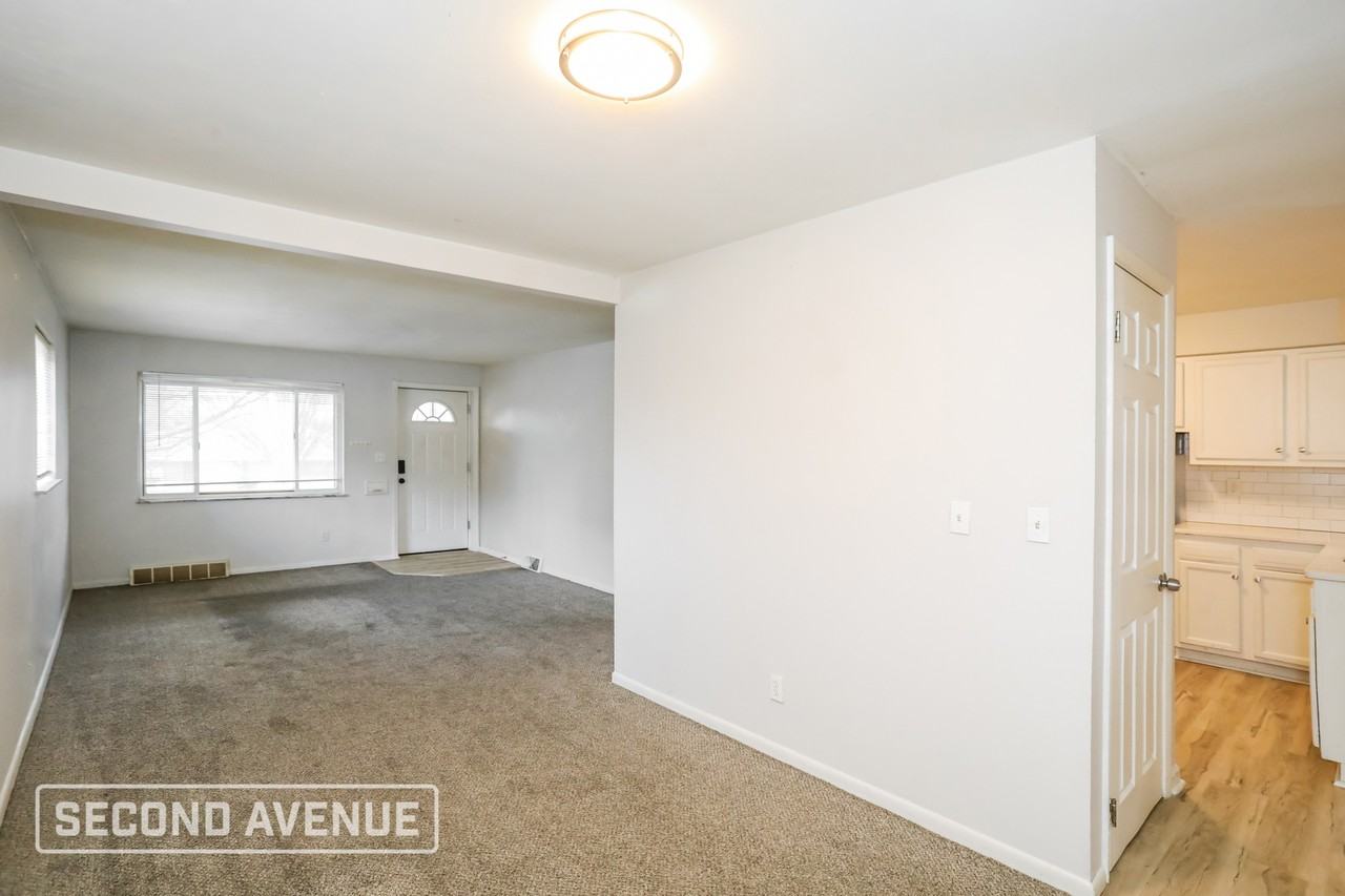 4656 Linda Dr - Photo 3 of 27