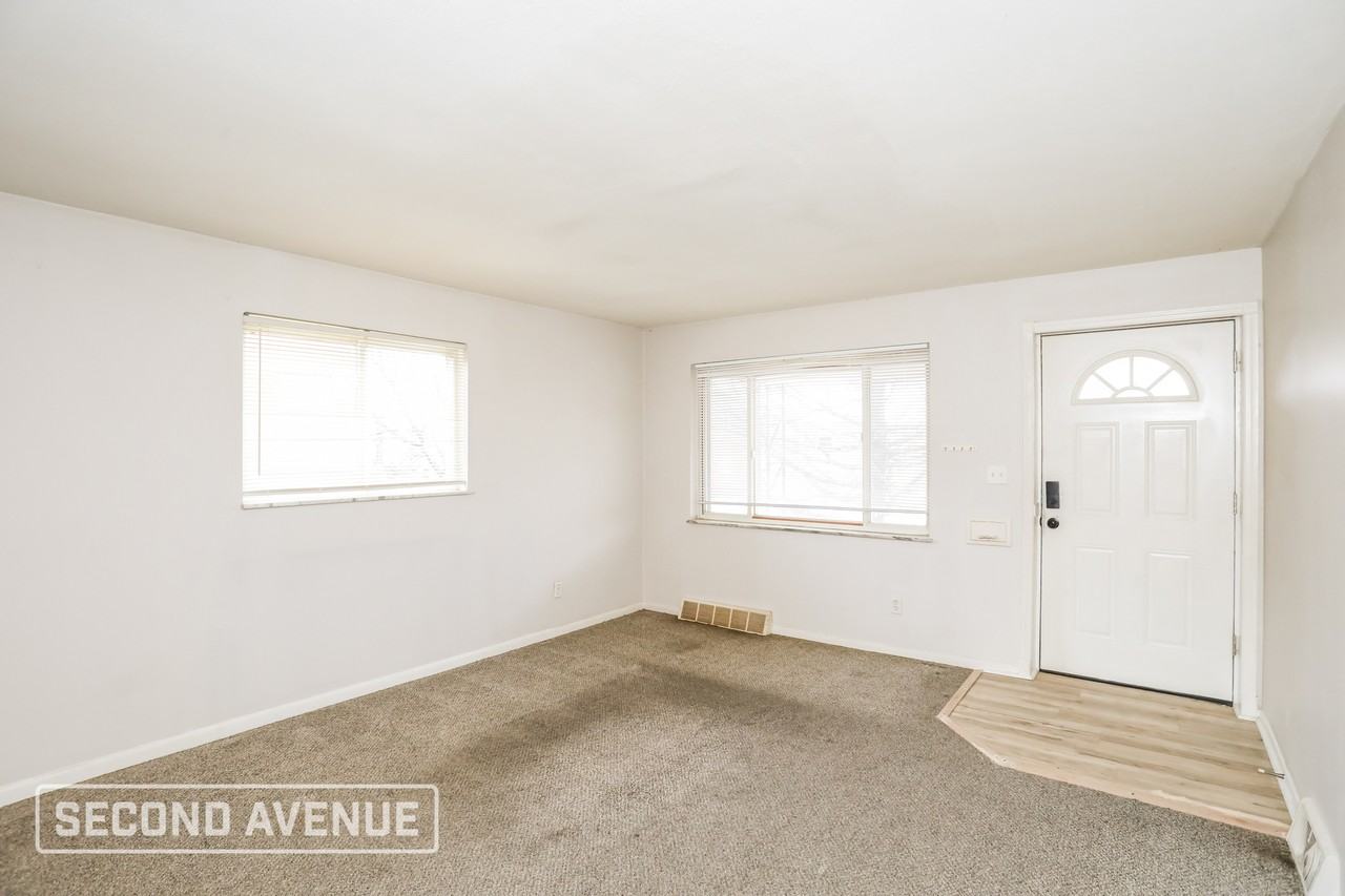 4656 Linda Dr - Photo 4 of 27