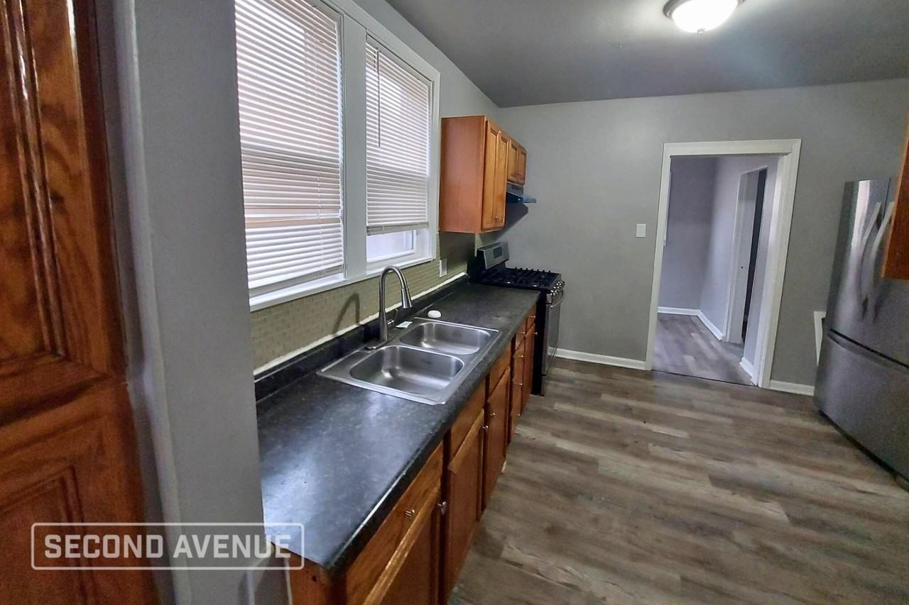 8312 S Aberdeen St - Photo 4 of 14