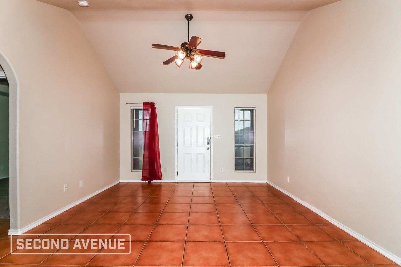 5541 Candace St - Photo 5 of 28