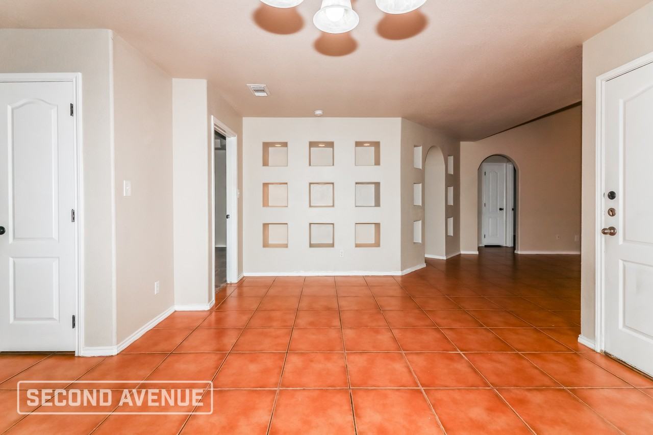 5541 Candace St - Photo 6 of 28