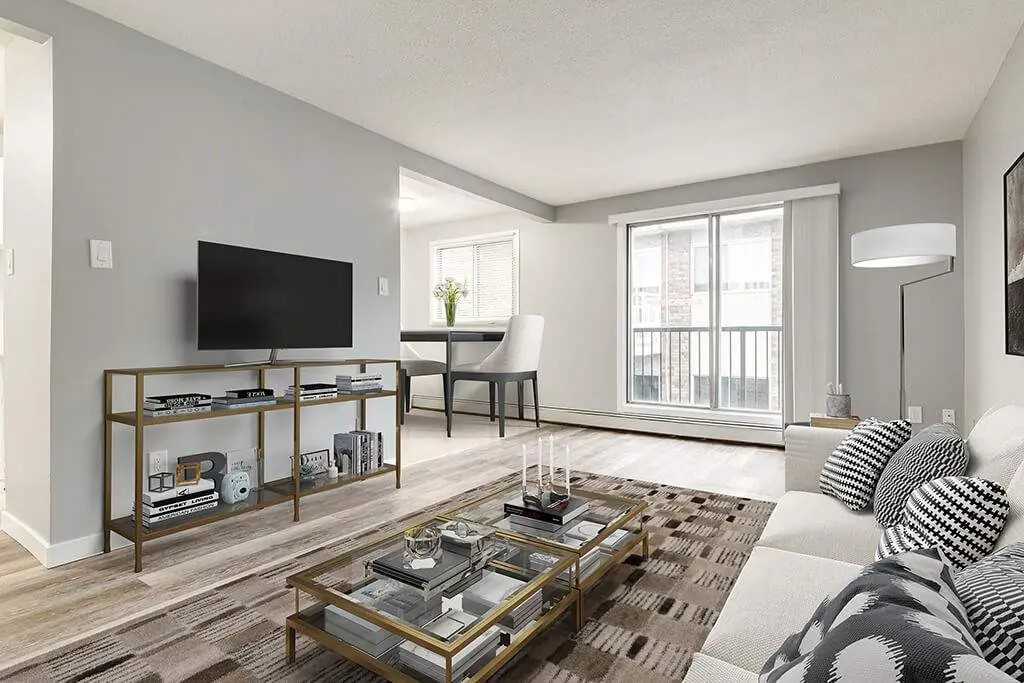 Linda Manor - Photo 5 of 12