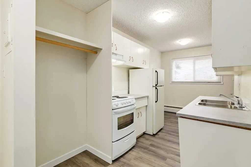 Montrose Apartments - Photo 7 of 21