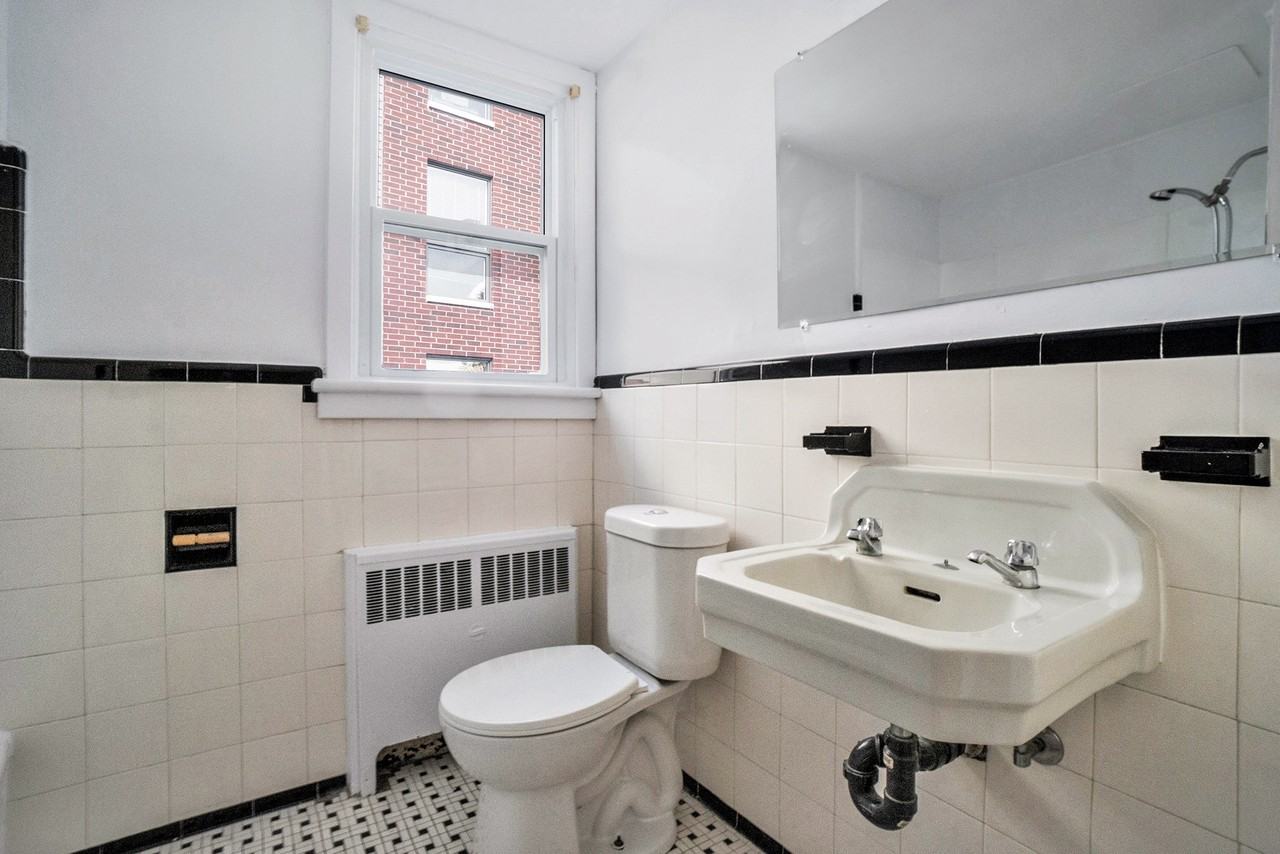 21 Chapleau Ave - Photo 3 of 6