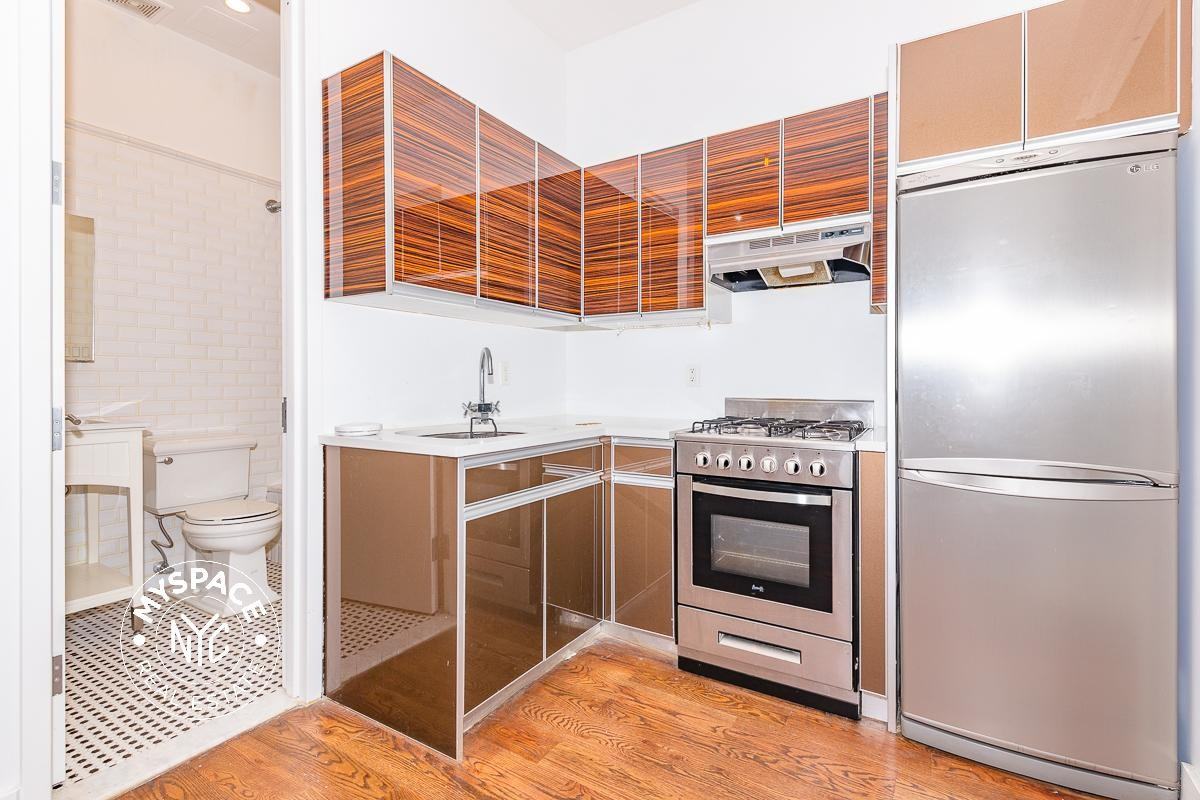 1072 Bergen St #3B - Photo 3 of 13