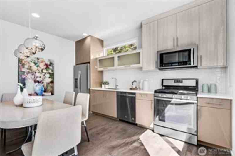 732 26th Ave S #B - Photo 3 of 18