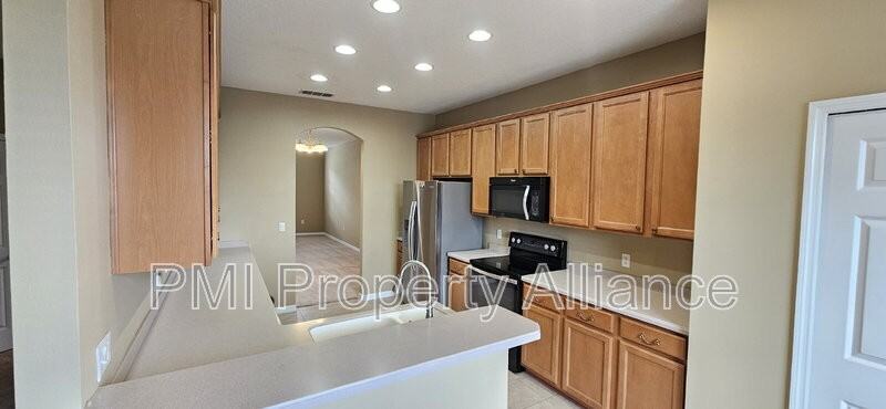 4745 Walnut Ridge Dr - Photo 3 of 35