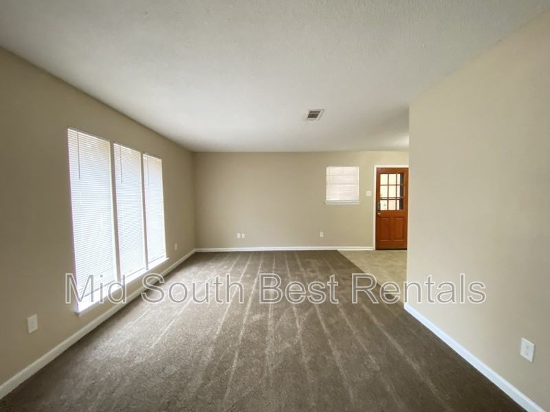 9102 Tanya Dr - Photo 2 of 9