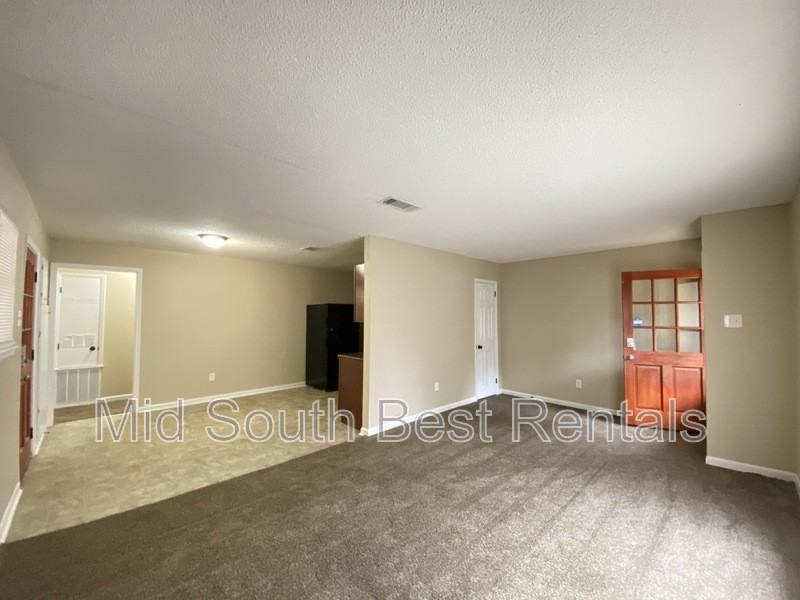 9102 Tanya Dr - Photo 3 of 9
