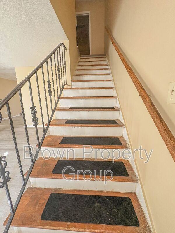 2310 Barrington Cir - Photo 6 of 13