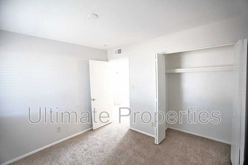 401 W Utopia Rd - Photo 5 of 10