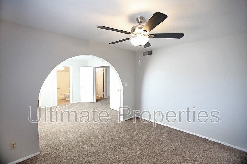 401 W Utopia Rd - Photo 7 of 10