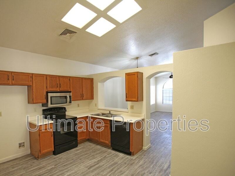 273 N Concord St - Photo 4 of 11