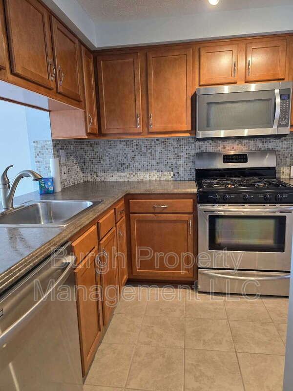 373 Scott Ln - Photo 3 of 15