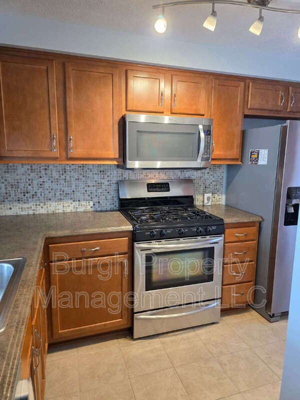 373 Scott Ln - Photo 4 of 15