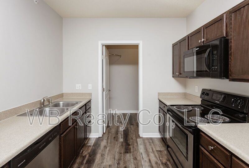 1951 N James St #303 - Photo 7 of 27