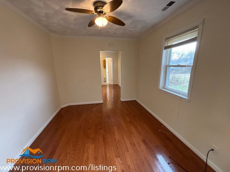 221 Rosewood St - Photo 4 of 13