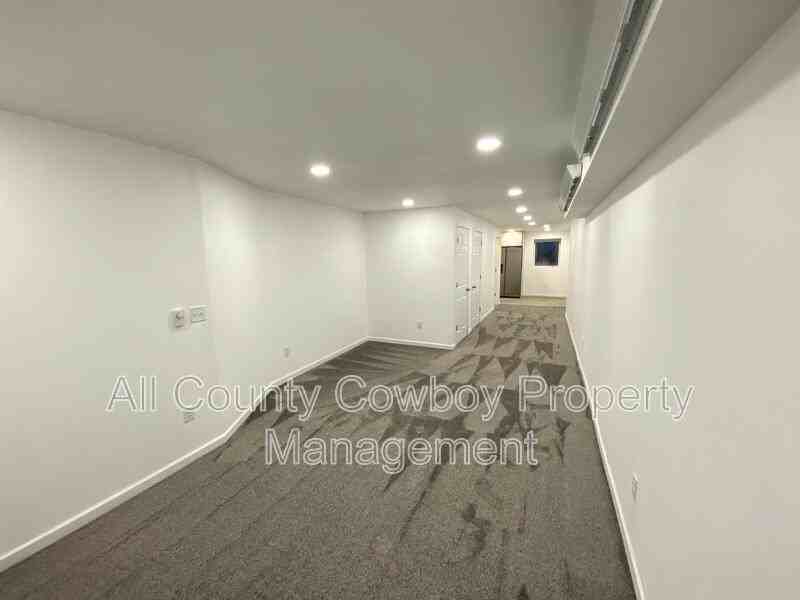 1710 1/2 Walsh Ct - Photo 2 of 7