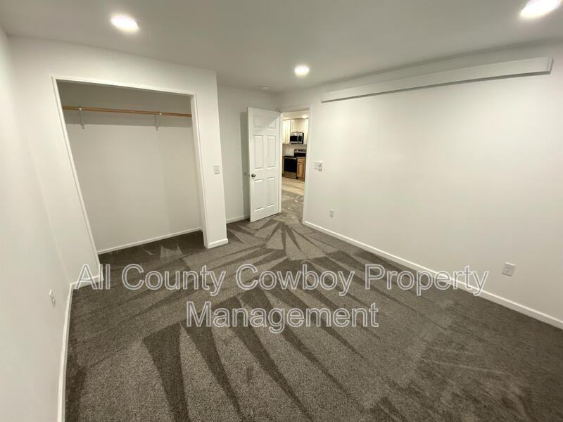 1710 1/2 Walsh Ct - Photo 5 of 7