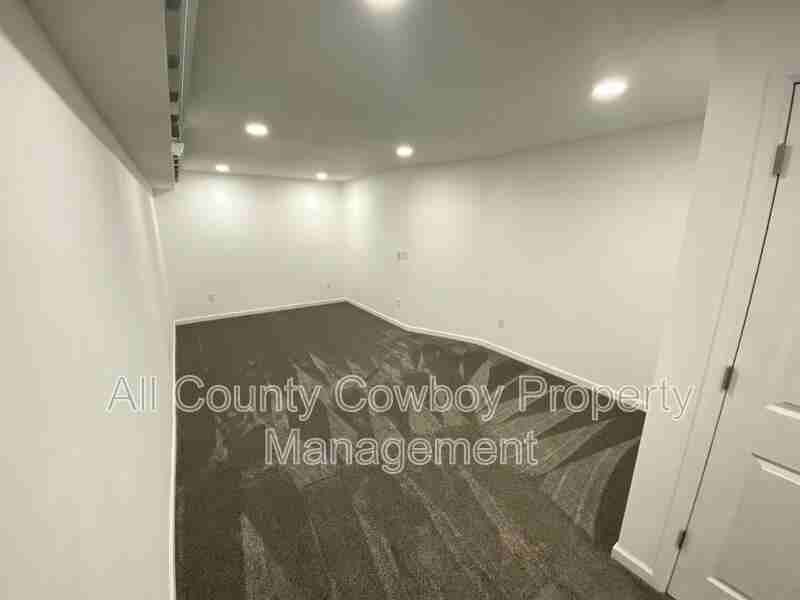 1710 1/2 Walsh Ct - Photo 6 of 7