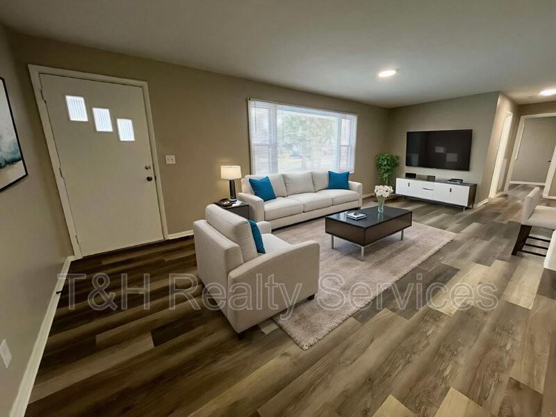 725 Isabelle Dr - Photo 3 of 27