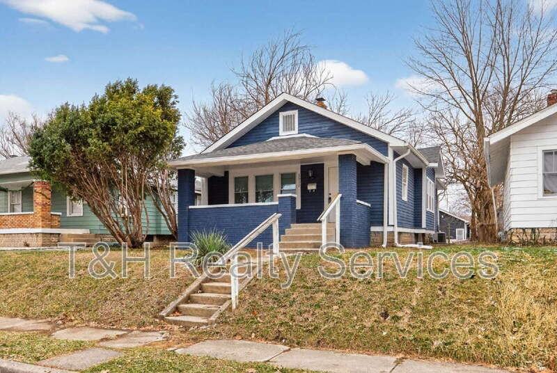 1927 N Dearborn St - Photo 3 of 32