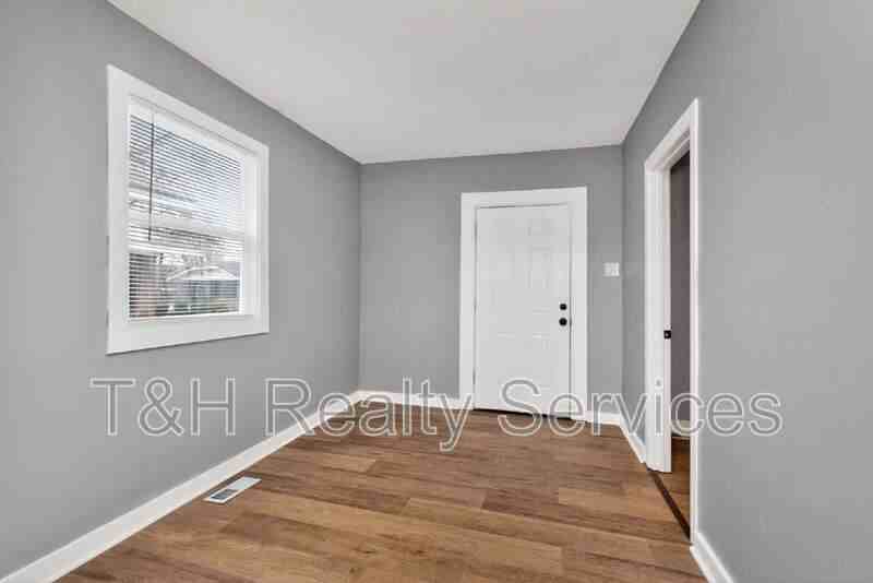 1927 N Dearborn St - Photo 5 of 32