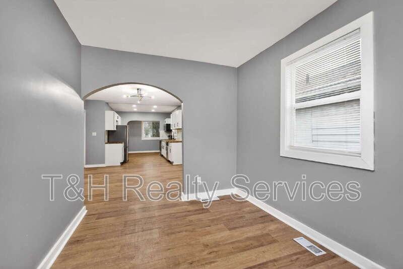 1927 N Dearborn St - Photo 6 of 32