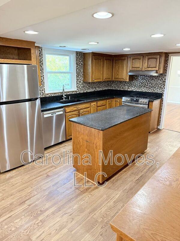 121 Chipwood Ln - Photo 3 of 24