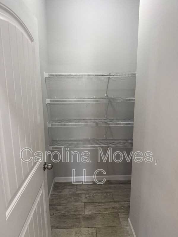 105 Bismark Dr - Photo 6 of 20