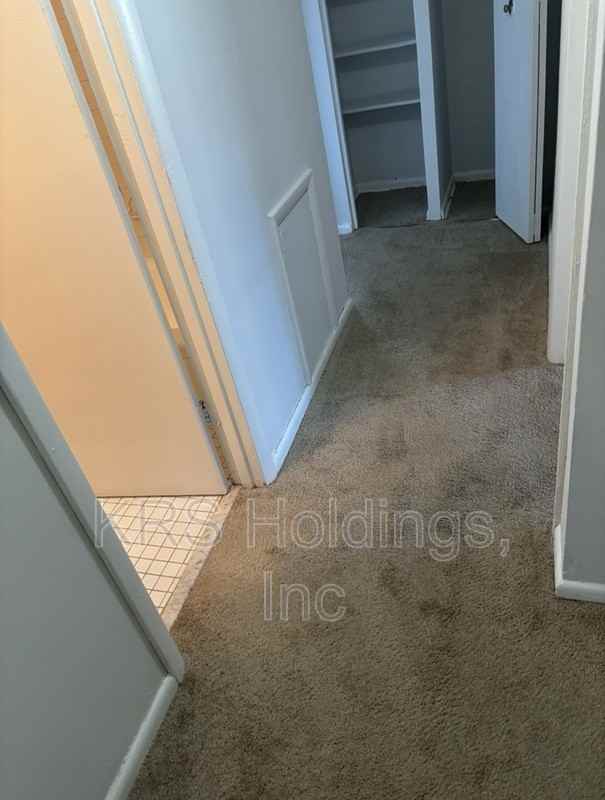 806 Crenshaw Rd #432 - Photo 3 of 33