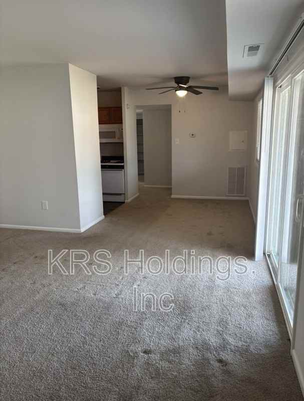 806 Crenshaw Rd #432 - Photo 5 of 33