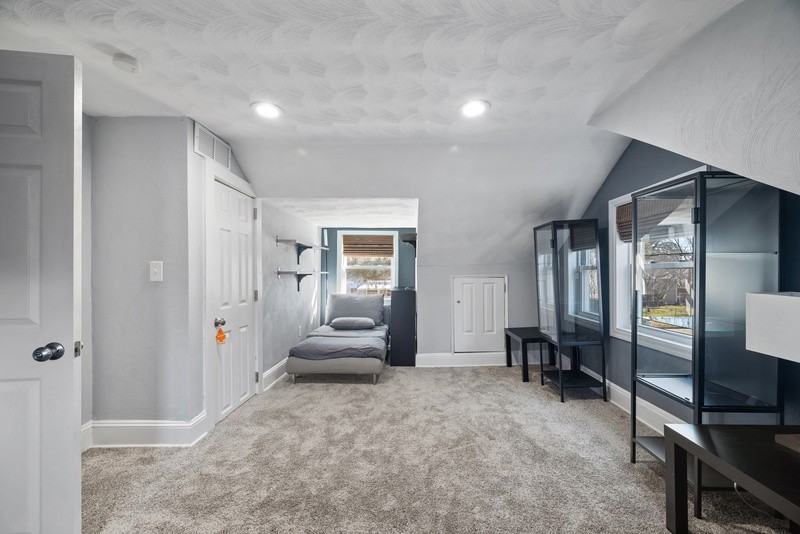 3221 Locust Ave - Photo 4 of 20