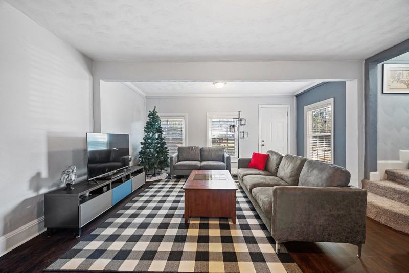 3221 Locust Ave - Photo 5 of 20