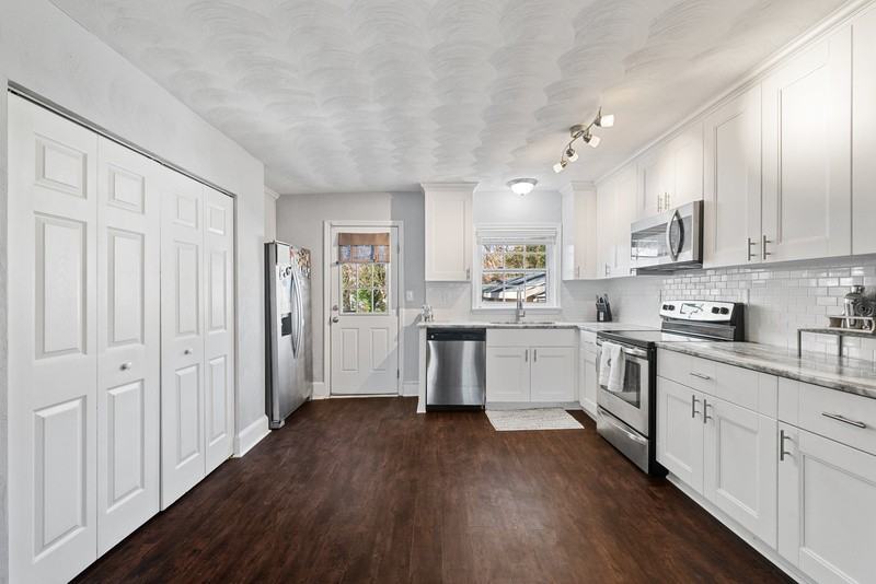 3221 Locust Ave - Photo 7 of 20