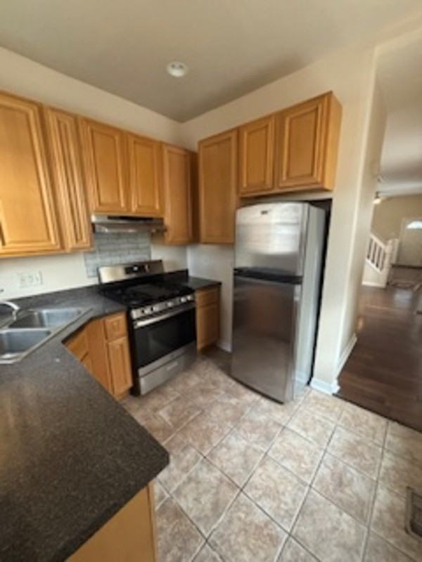 212 S Loudon Ave - Photo 4 of 13