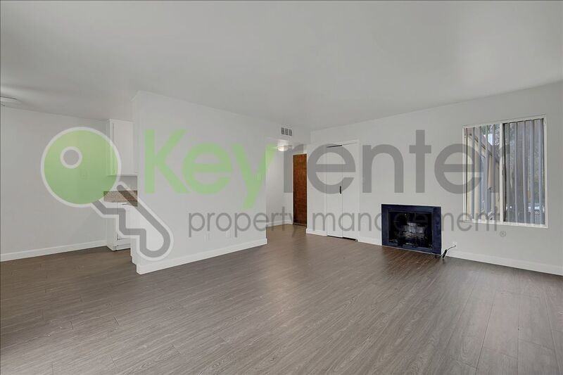 2515 H St #16 - Photo 3 of 17