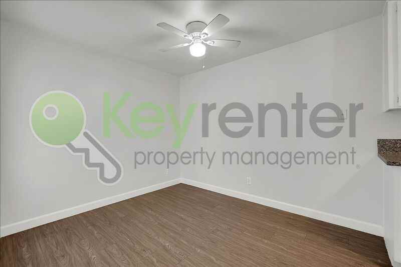 2515 H St #16 - Photo 5 of 17