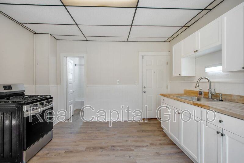 305 Cable St #2UPPER - Photo 6 of 22