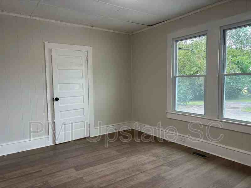 10 E Main St - Photo 3 of 11