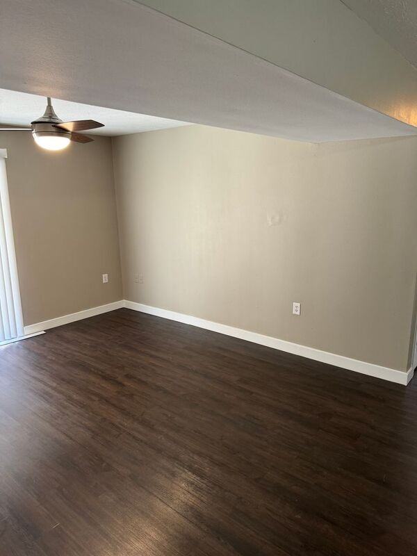 2121 Southfork Dr - Photo 2 of 22