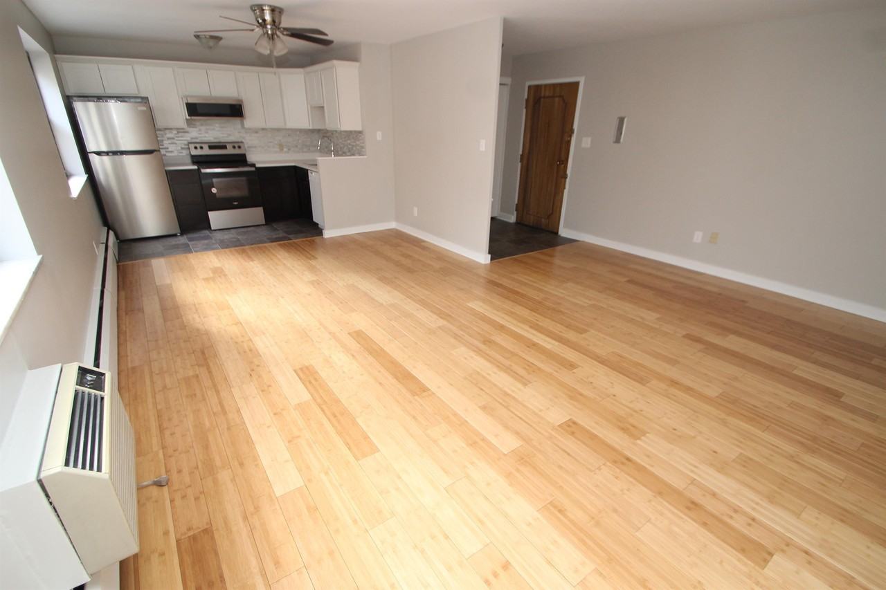 ANITA HALL -- 197 - Photo 2 of 35