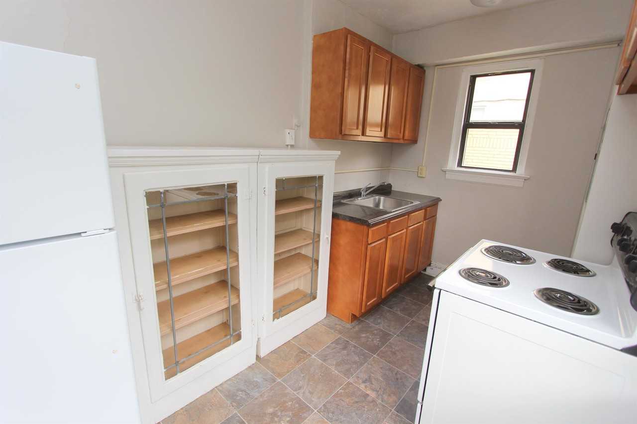 CENTRE COURT -- 158 - Photo 3 of 32